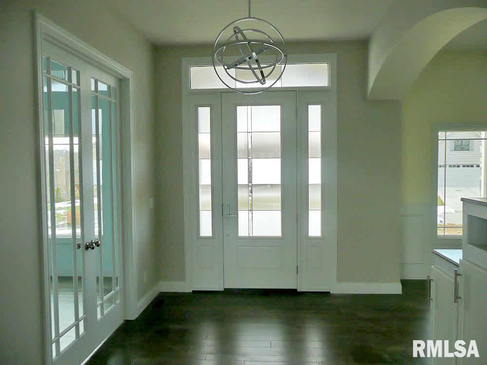 6405 Cardinal Road Bettendorf, IA 52722 - Photo 5 of 19 Gallery Image 5