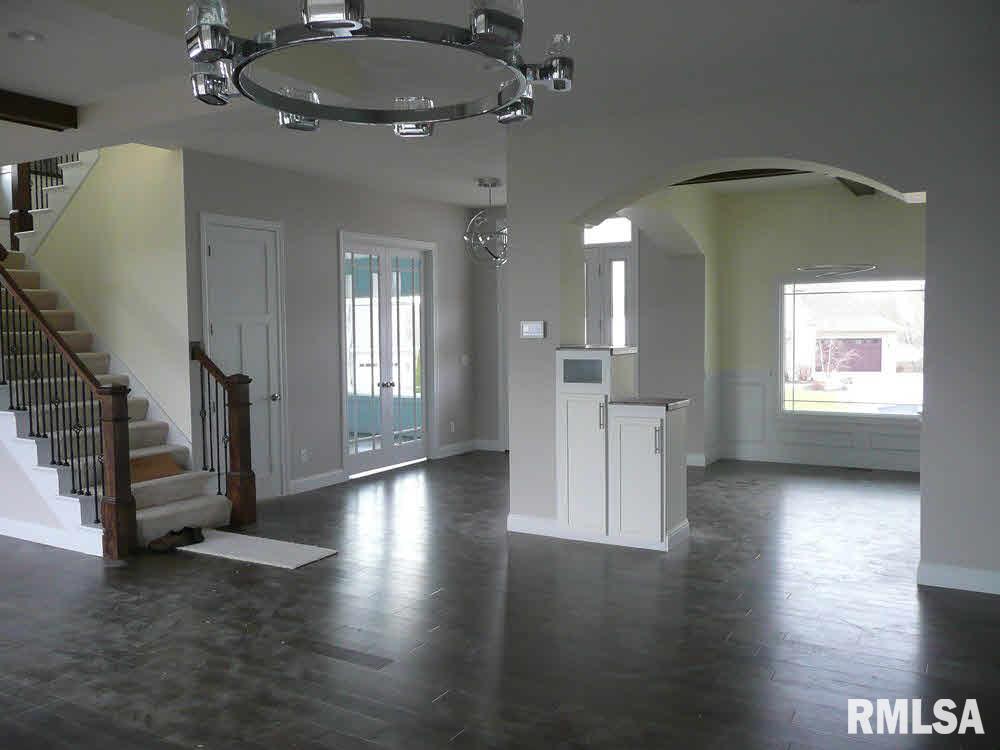 6405 Cardinal Road Bettendorf, IA 52722 - Photo 8 of 19 Gallery Image 8