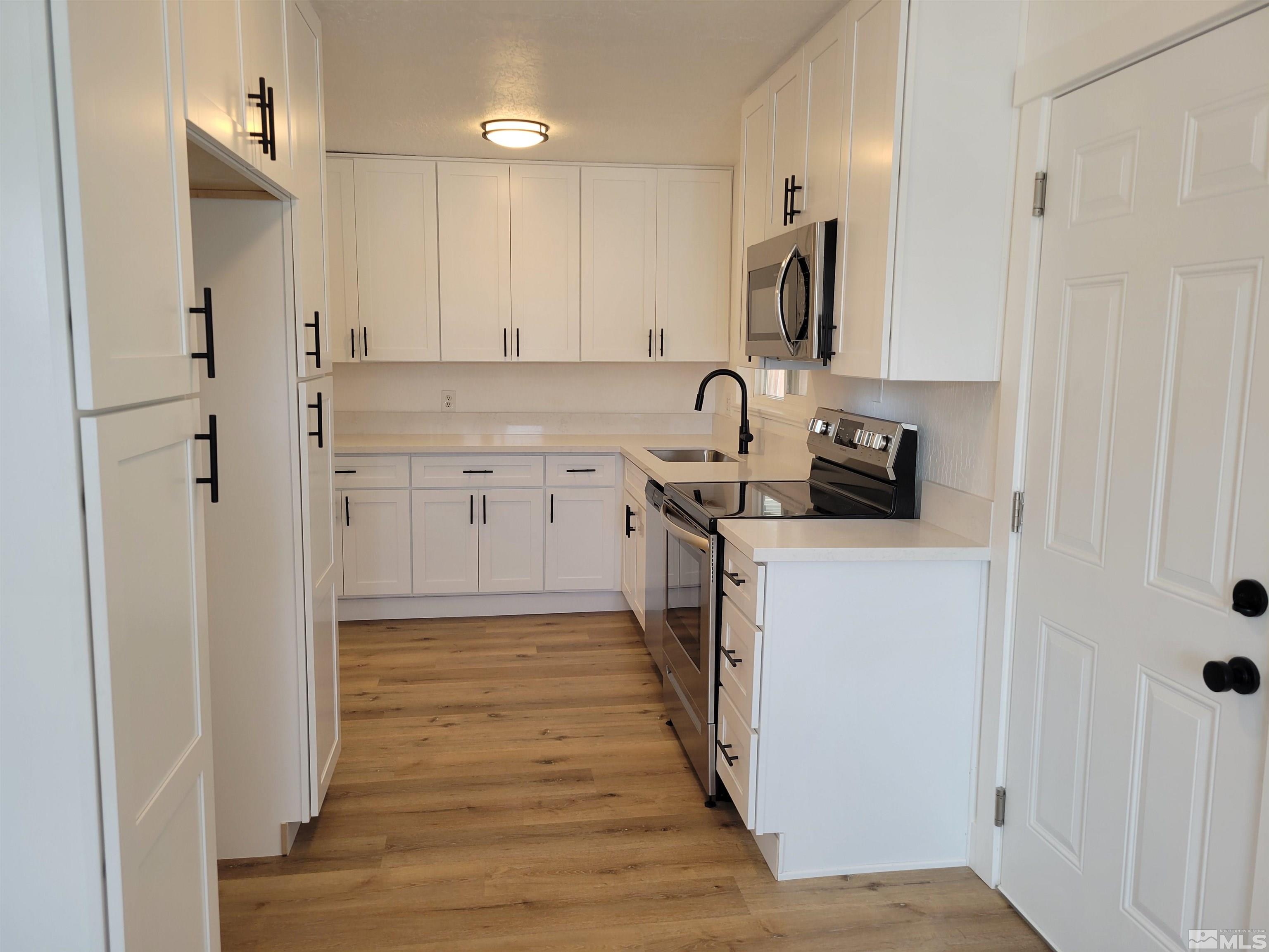 1801 Radcliffe Drive Reno, NV 89502 - Photo 3 of 18 a kitchen with a sink stove and refrigerator