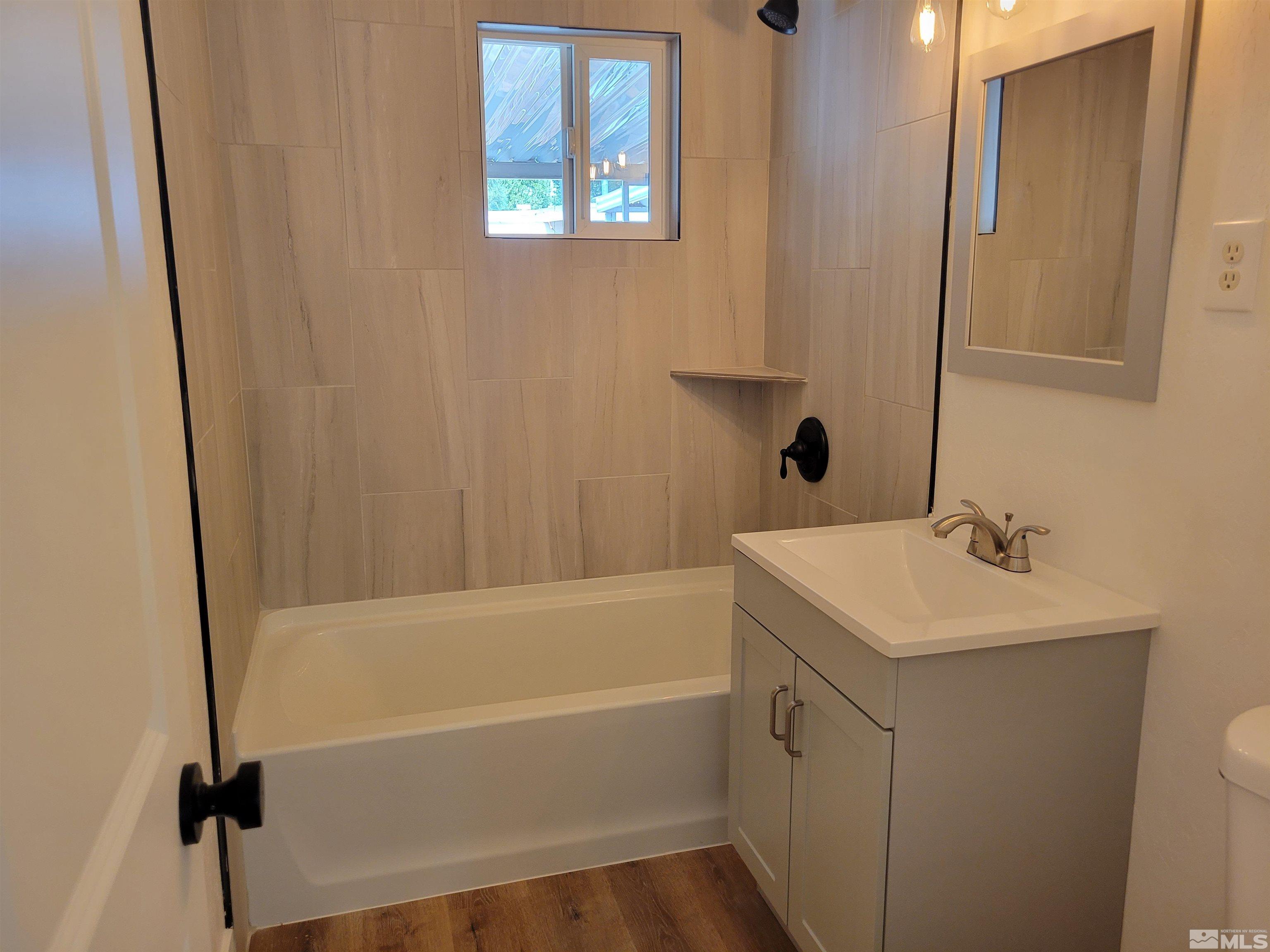 1801 Radcliffe Drive Reno, NV 89502 - Photo 10 of 18 a bathroom with a sink and a bathtub