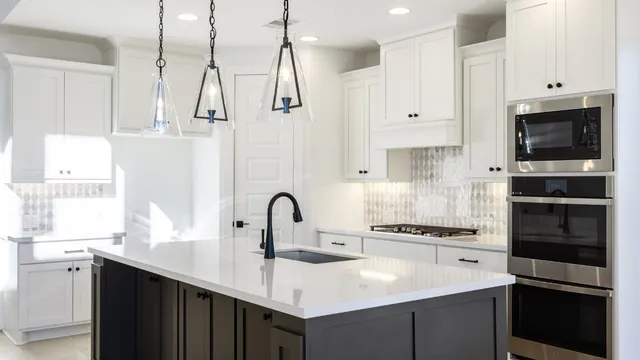 $693,900 | 113 Keuchel Lane, Liberty Hill, TX 78642