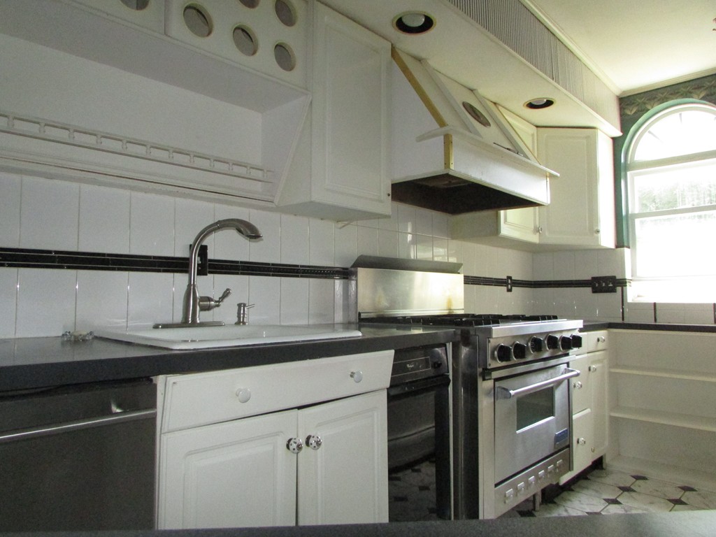 97-99 Noel Street Springfield, MA 01108 - Photo 8 of 12 Gallery Image 8