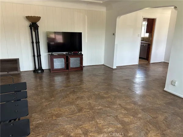 $750,000 | 10019 Rosecrans Avenue, Bellflower, CA 90706