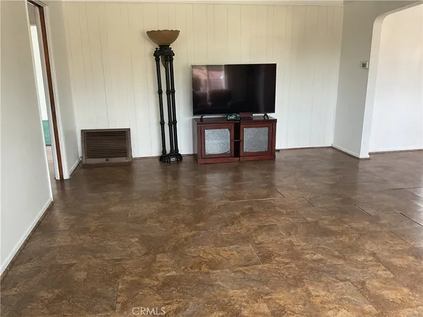 $750,000 | 10019 Rosecrans Avenue, Bellflower, CA 90706