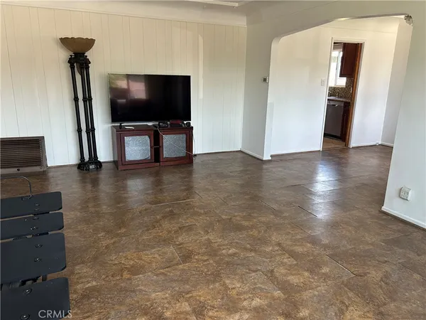 $750,000 | 10019 Rosecrans Avenue, Bellflower, CA 90706