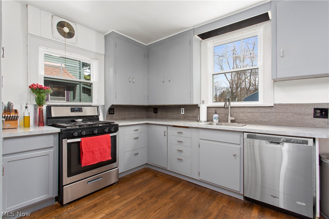 1633 Compton Road Cleveland Heights, OH 44118 - Photo 10 of 35 Kitchen