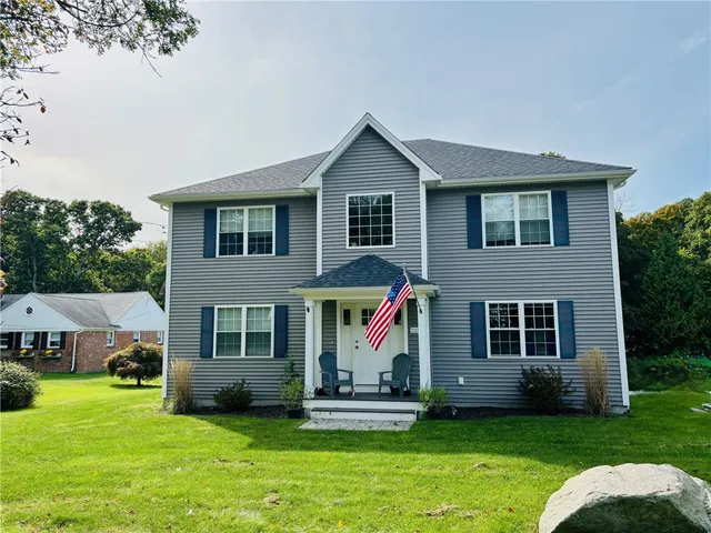 $4,000 | 215 Metacom Avenue, Bristol, RI 02809