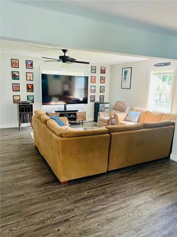 $4,000 | 215 Metacom Avenue, Bristol, RI 02809