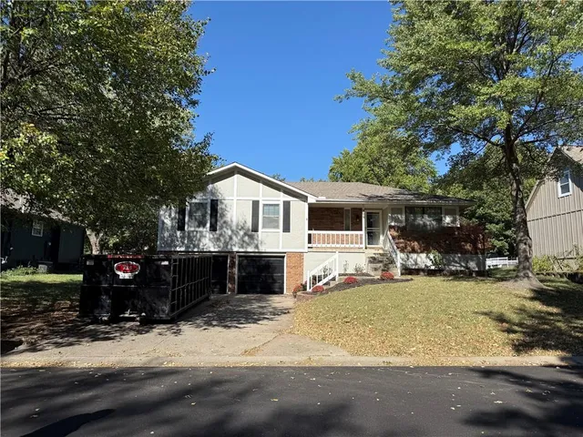 $365,000 | 209 Southeast Williamsburg Drive, Blue Springs, MO 64014