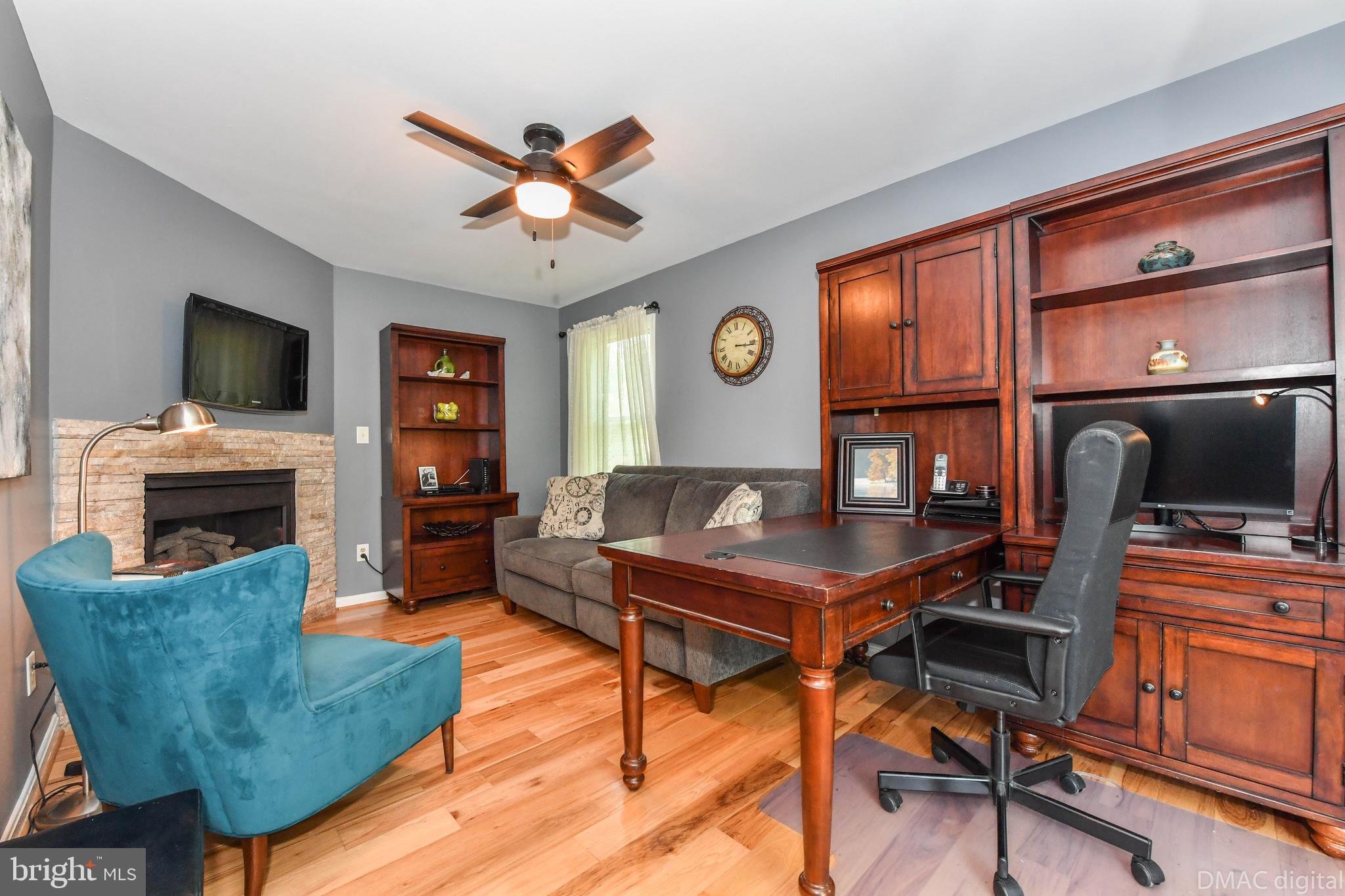 6951 Meadowlake Road New Market, MD 21774 - Photo 16 of 54 First floor office / flex room.