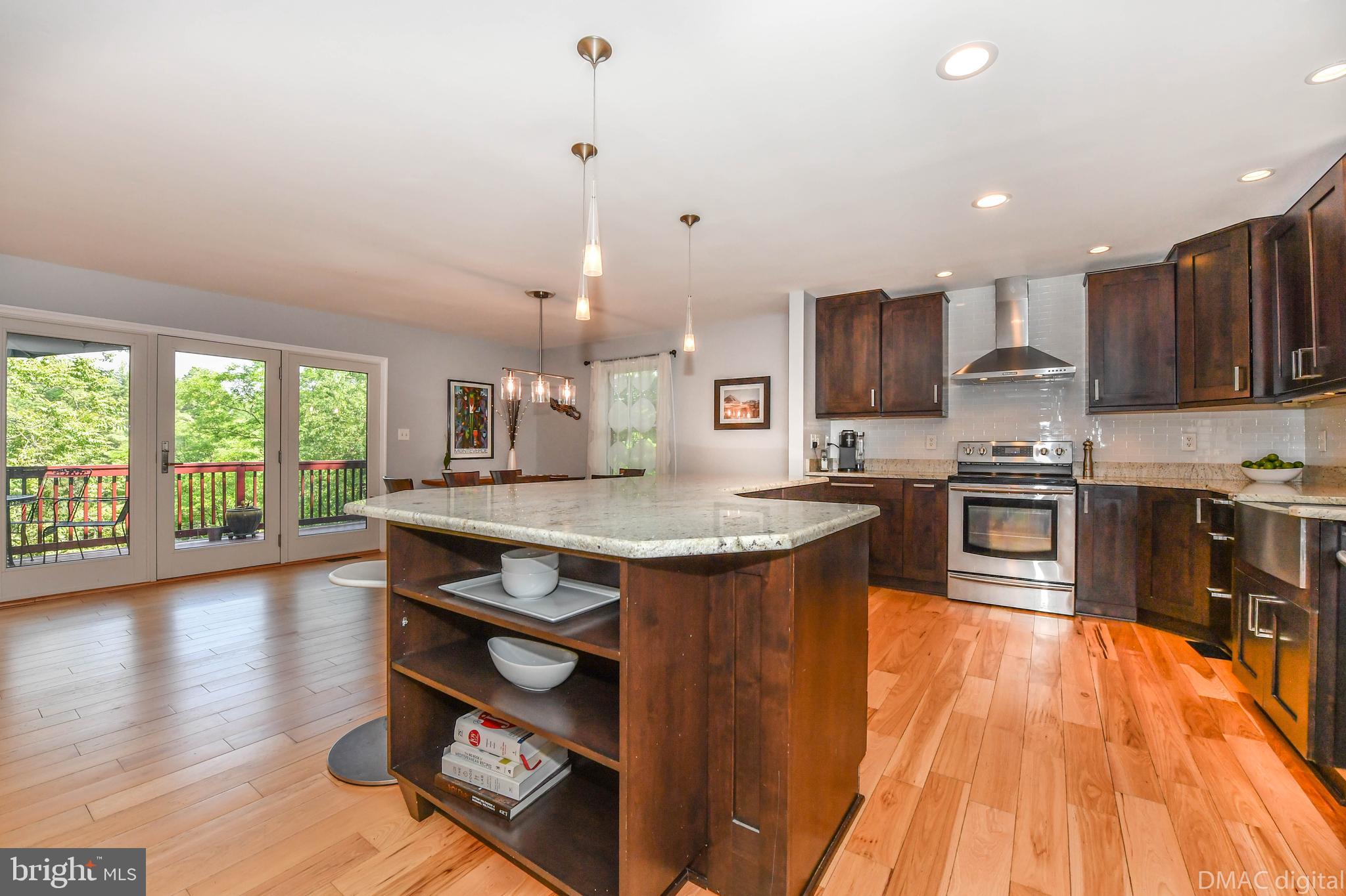 6951 Meadowlake Road New Market, MD 21774 - Photo 5 of 54 Large gourmet kitchen.