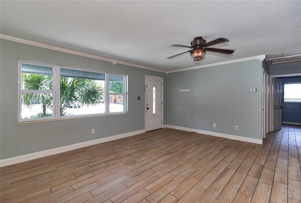 831 Lakeside Drive Largo, FL 33778 - Photo 7 of 43