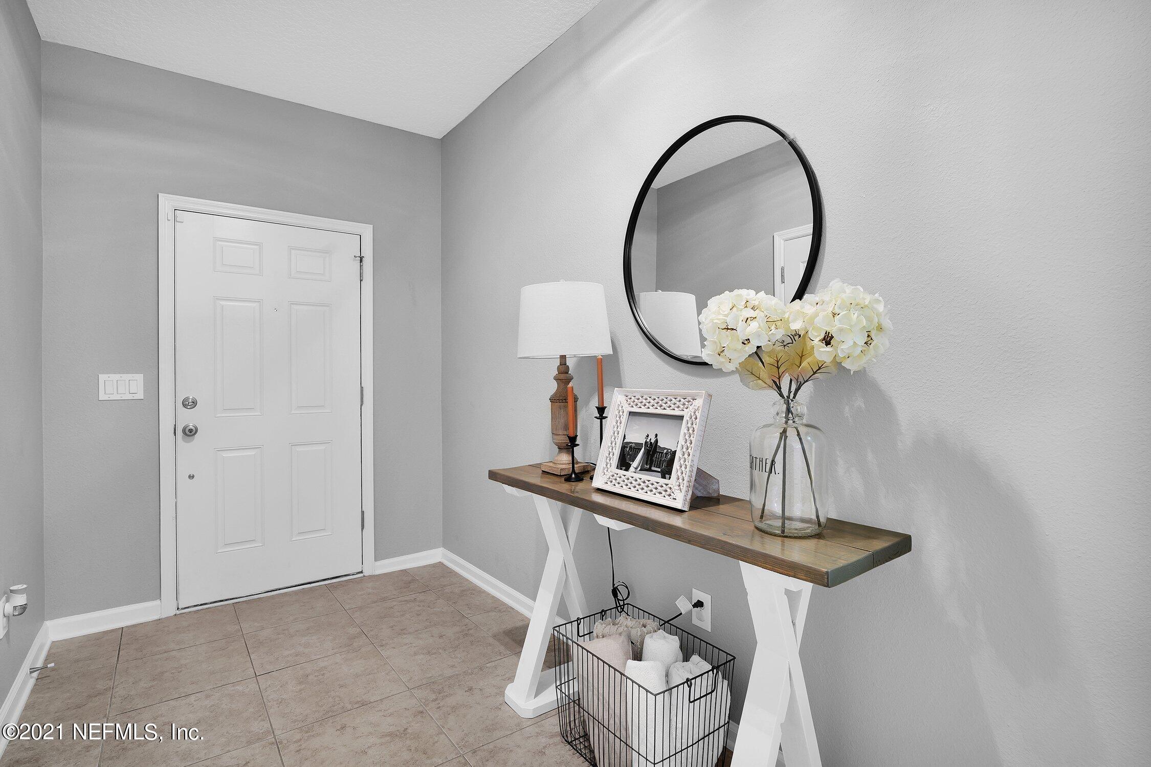 16342 Tisons Bluff Road Jacksonville, FL 32218 - Photo 7 of 57 a room with a table and chairs