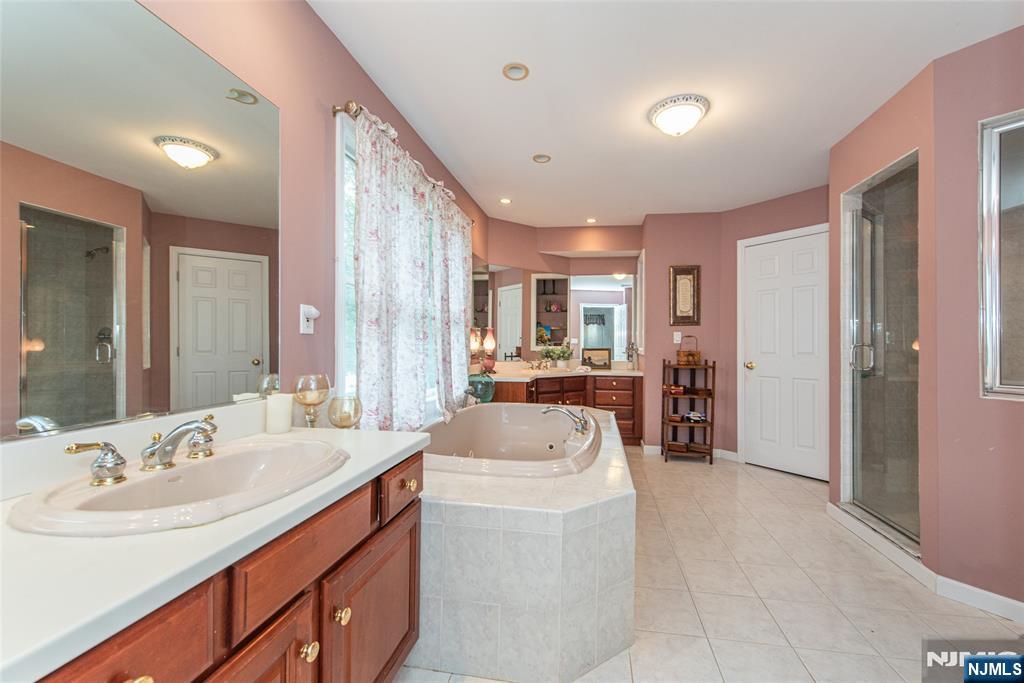 37 Thomas Wayne, NJ 07470 - Photo 22 of 32