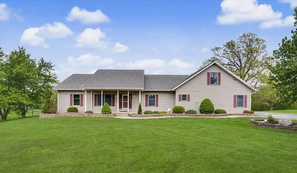 $523,000 | 724 East Hilvety Road, Moweaqua, IL 62550