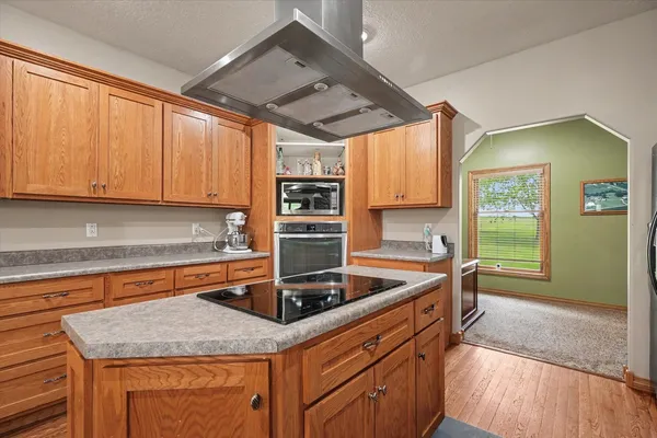$523,000 | 724 East Hilvety Road, Moweaqua, IL 62550