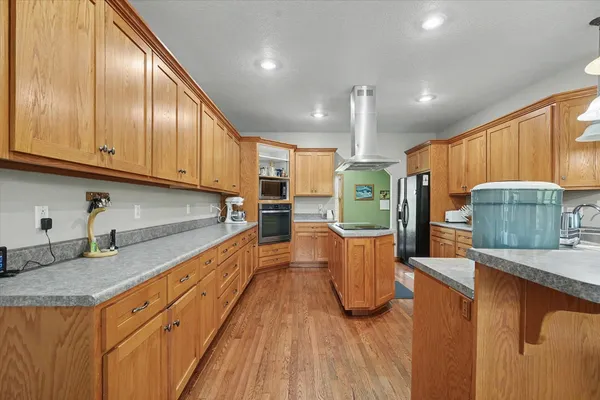 $523,000 | 724 East Hilvety Road, Moweaqua, IL 62550