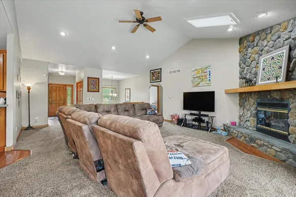 $523,000 | 724 East Hilvety Road, Moweaqua, IL 62550