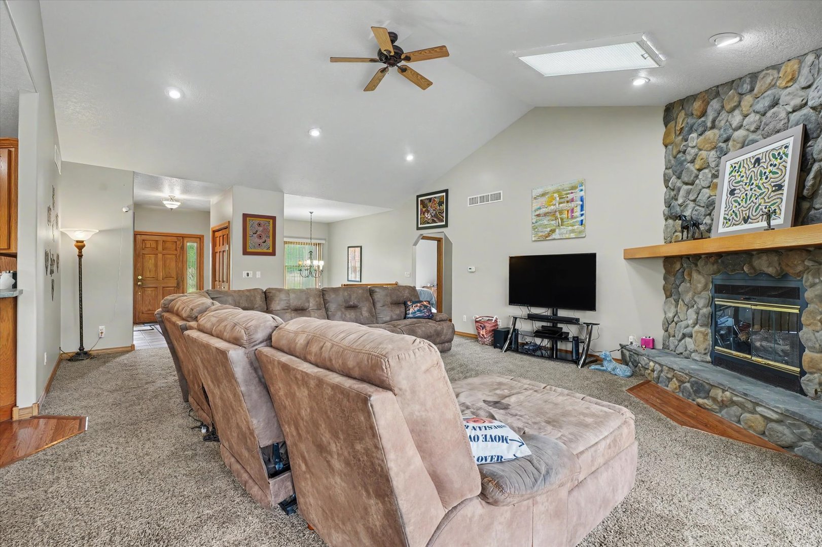 724 East Hilvety Road Moweaqua, IL 62550 - Photo 4 of 50