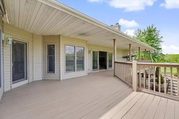 $523,000 | 724 East Hilvety Road, Moweaqua, IL 62550