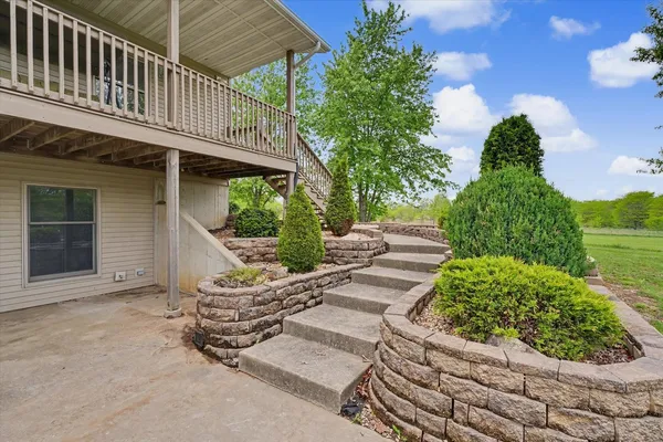 $523,000 | 724 East Hilvety Road, Moweaqua, IL 62550