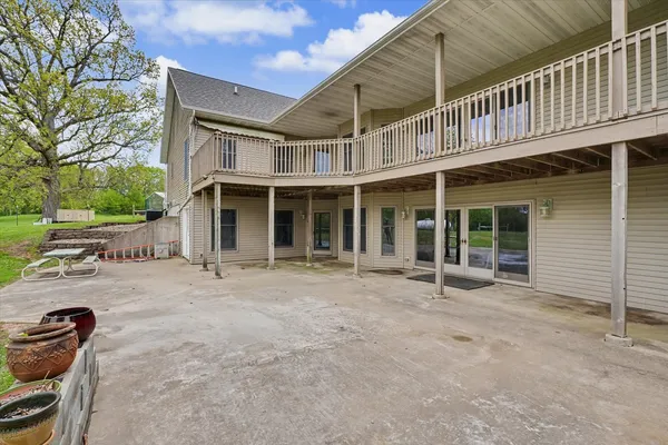 $523,000 | 724 East Hilvety Road, Moweaqua, IL 62550