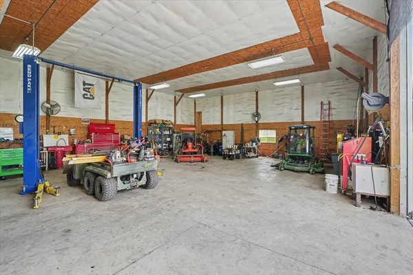 $523,000 | 724 East Hilvety Road, Moweaqua, IL 62550