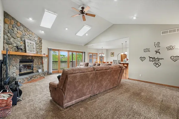 $523,000 | 724 East Hilvety Road, Moweaqua, IL 62550