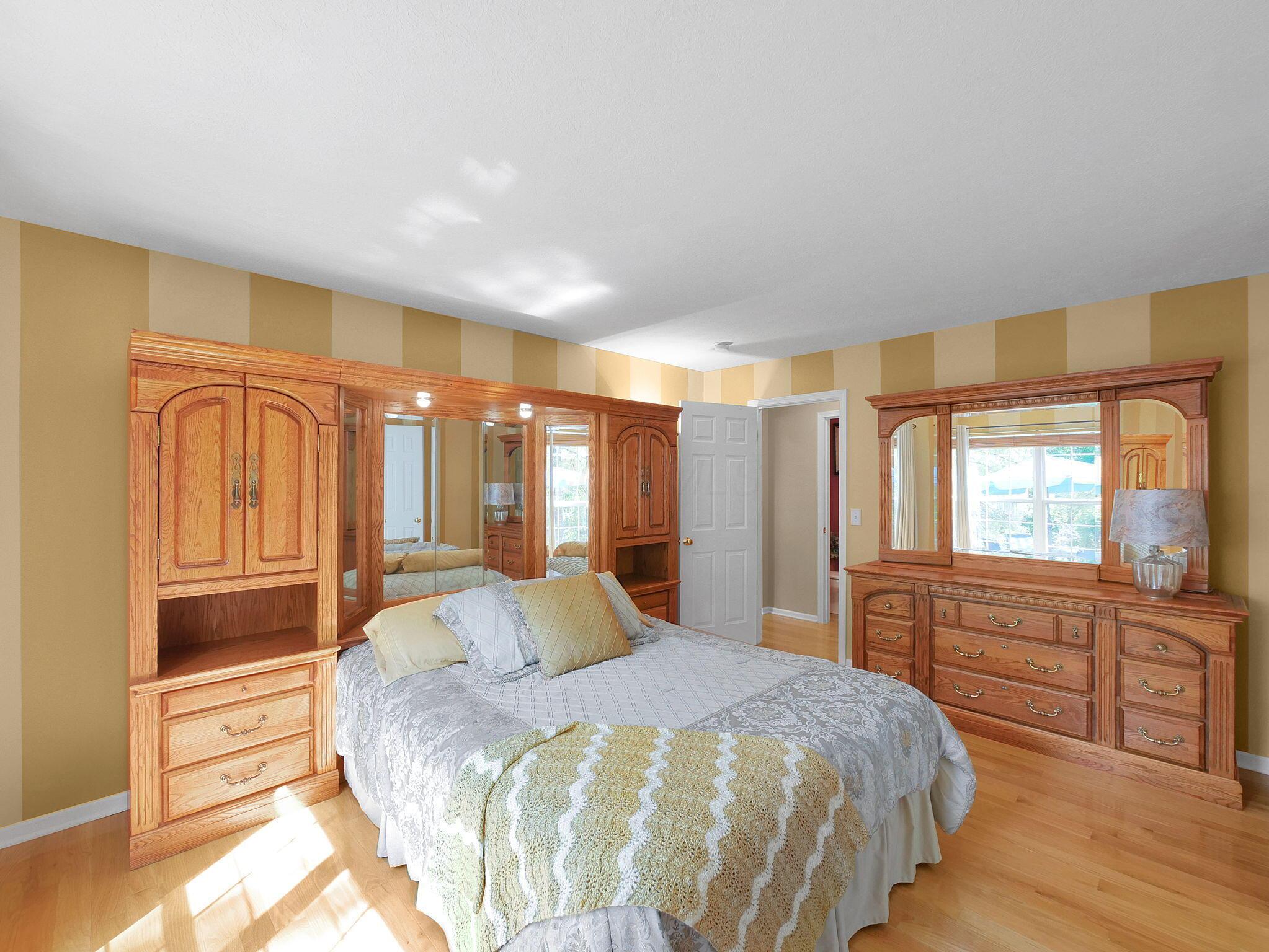 317 Sycamore Ridge Way, Unit 317 Columbus, OH 43230 - Photo 10 of 61 Primary Suite