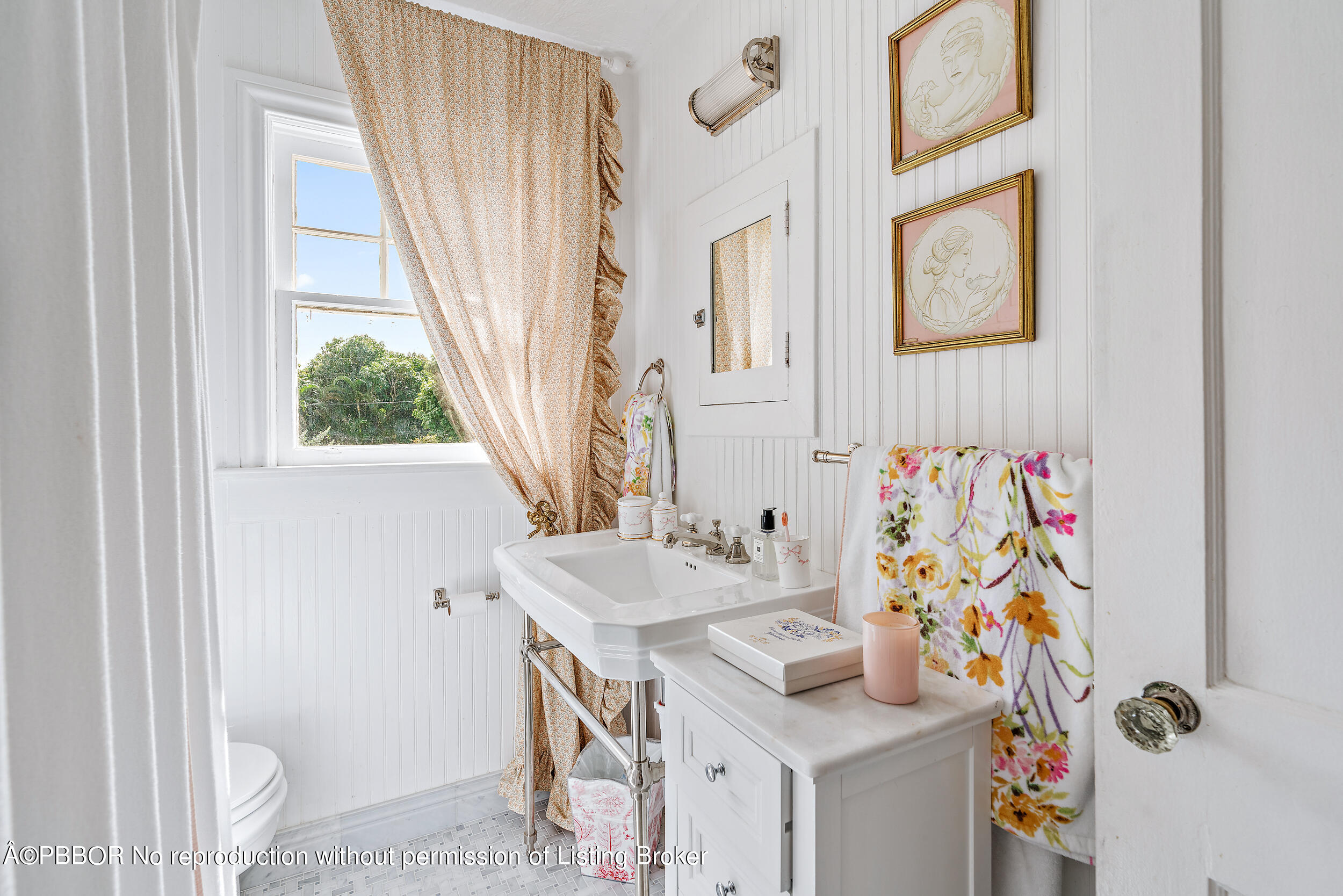 204 Westminster Road West Palm Beach, FL 33405 - Photo 9 of 16 a bathroom with a sink toilet and a window