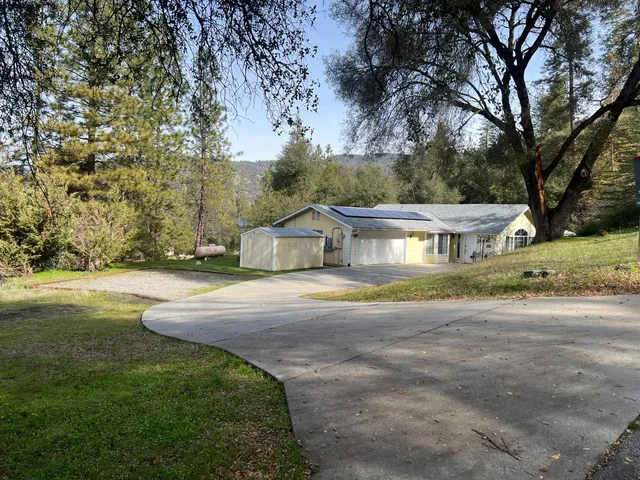 a view of a house with a yard