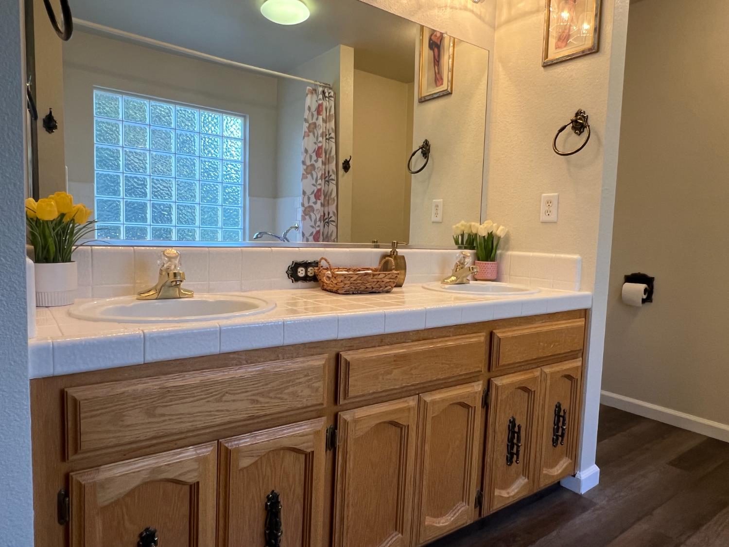 50613 Granite Butte Way Oakhurst, CA 93644 - Photo 9 of 31 a bathroom with a sink and a mirror