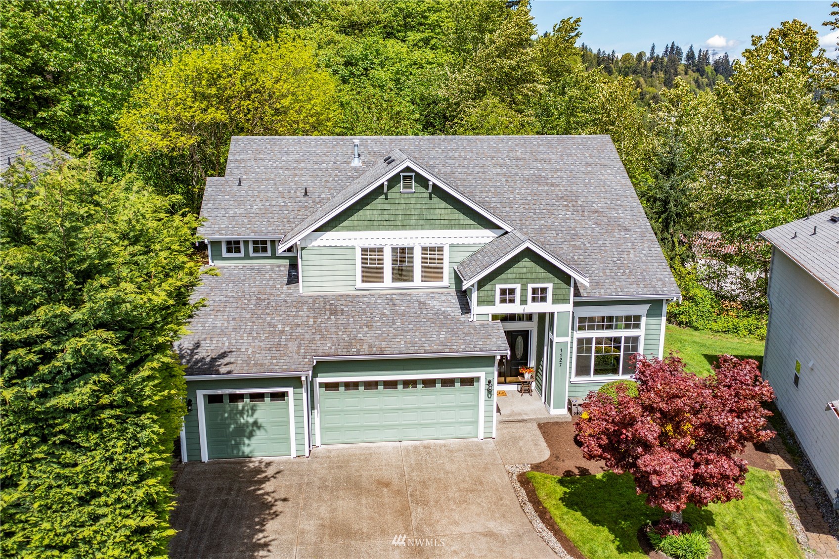 1127 R Street Northwest Auburn, WA 98001 - Photo 2 of 37 front view of a house with a small yard