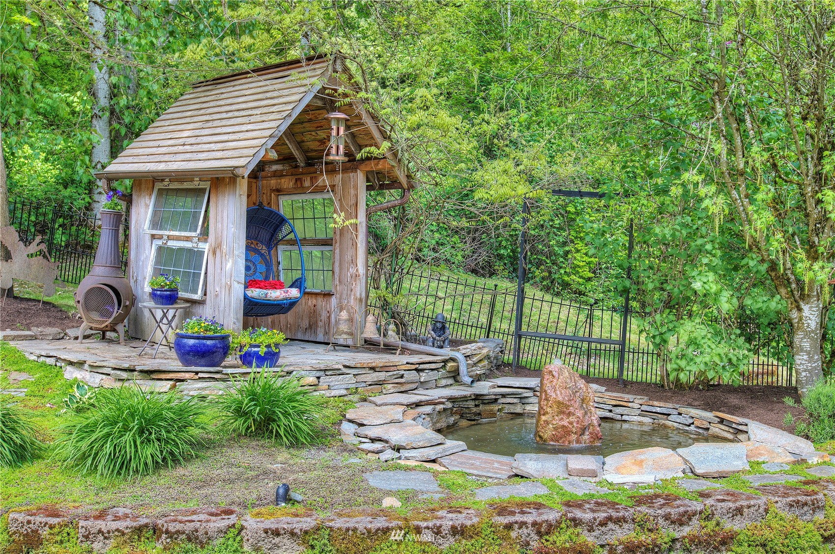 1127 R Street Northwest Auburn, WA 98001 - Photo 33 of 37 a front view of a house with garden