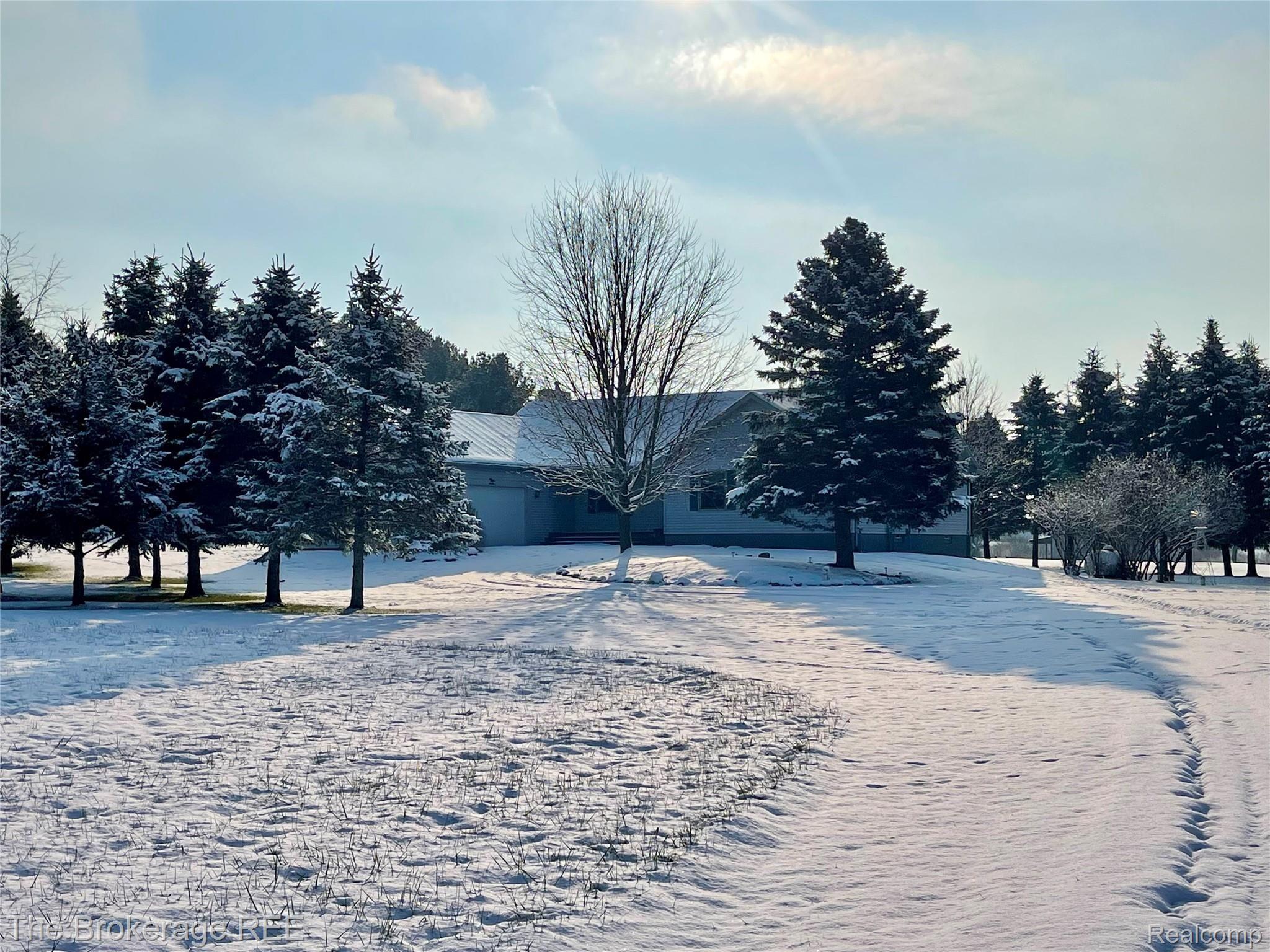 4486 Evans Road Holly, MI 48442 - Photo 5 of 58 IMG_2918.jpg