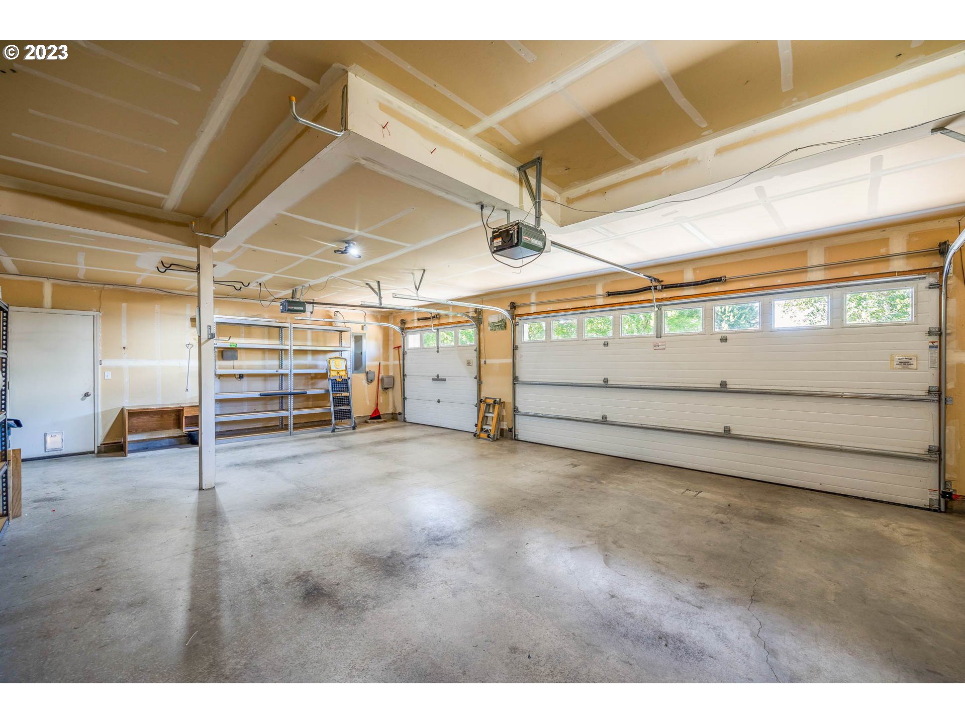5408 Jeffrey Way Eugene, OR 97402 - Photo 29 of 37 a view of a garage