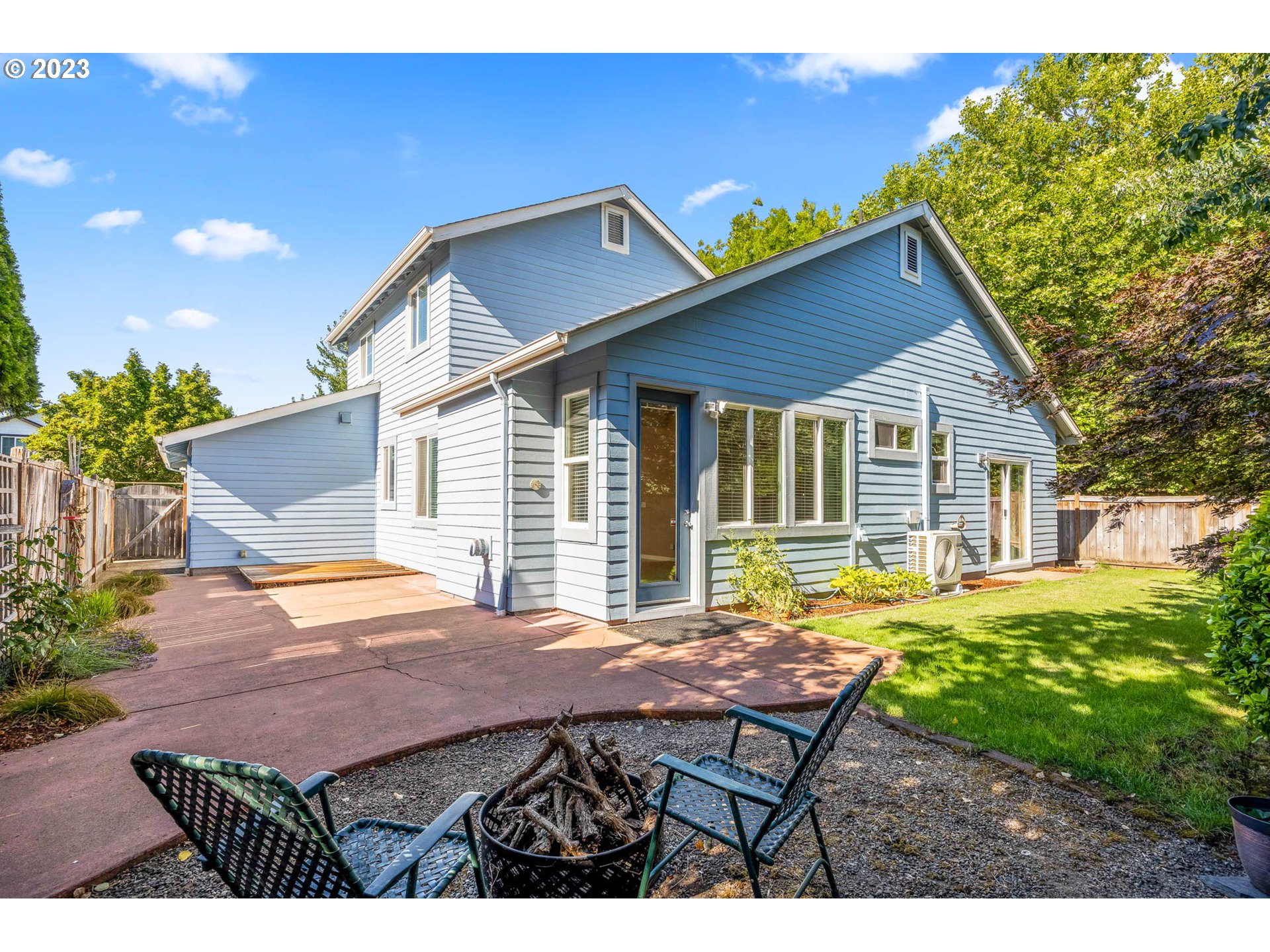 5408 Jeffrey Way Eugene, OR 97402 - Photo 31 of 37 a backyard of a house with table and chairs