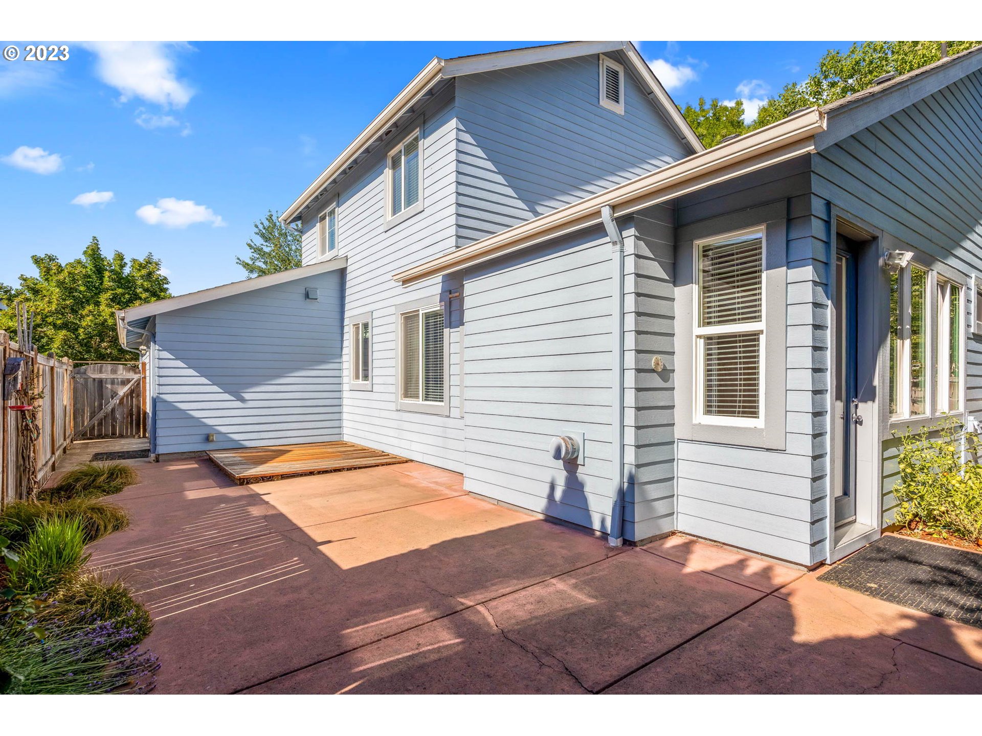 5408 Jeffrey Way Eugene, OR 97402 - Photo 35 of 37 a backyard of a house with potted plants