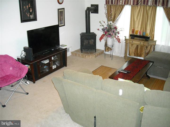 1673 Daws Road Blue Bell, PA 19422 - Photo 3 of 18 Living Room