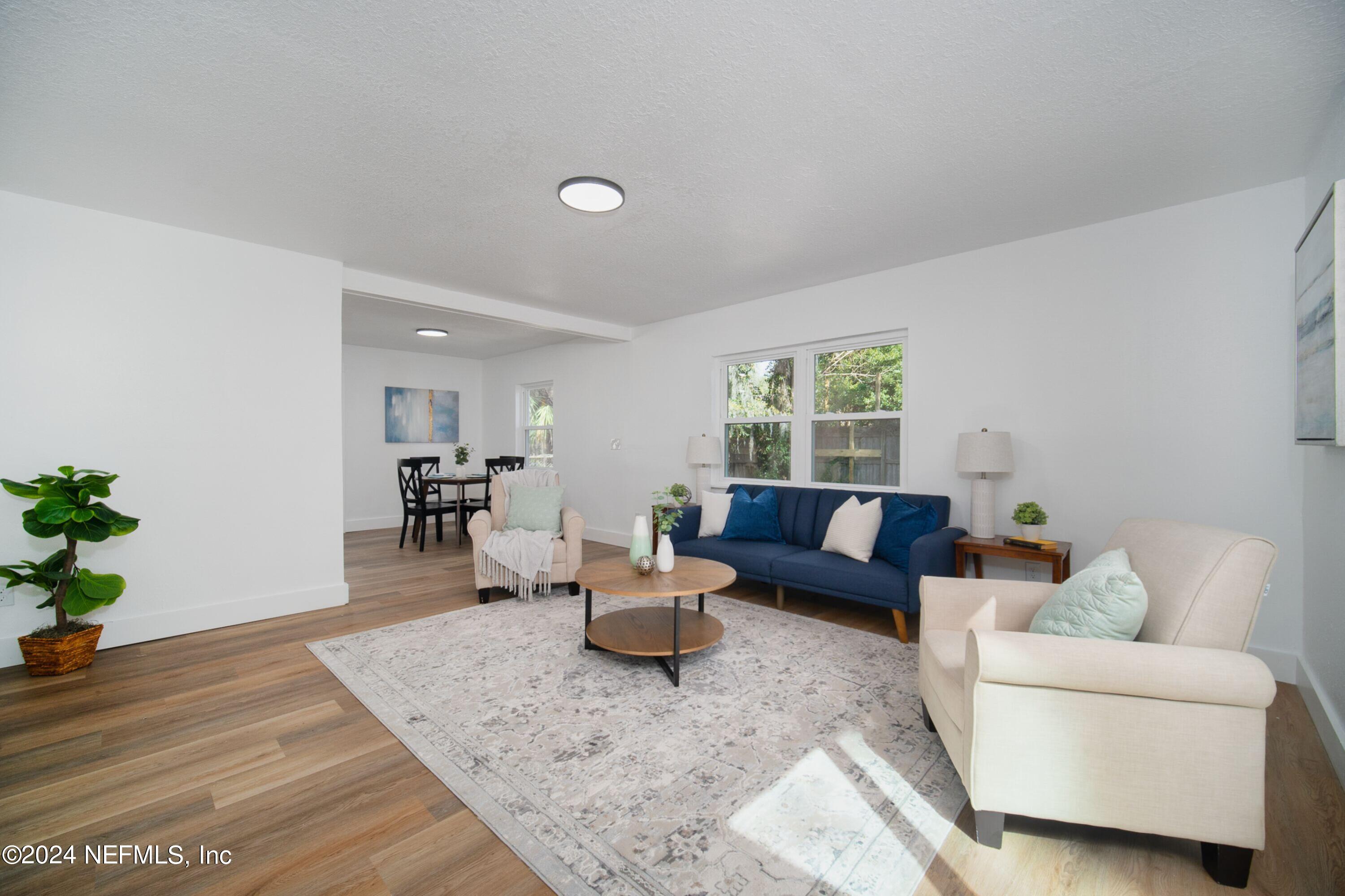 2589 Springmont Street Jacksonville, FL 32207 - Photo 20 of 71 a living room with furniture and a window