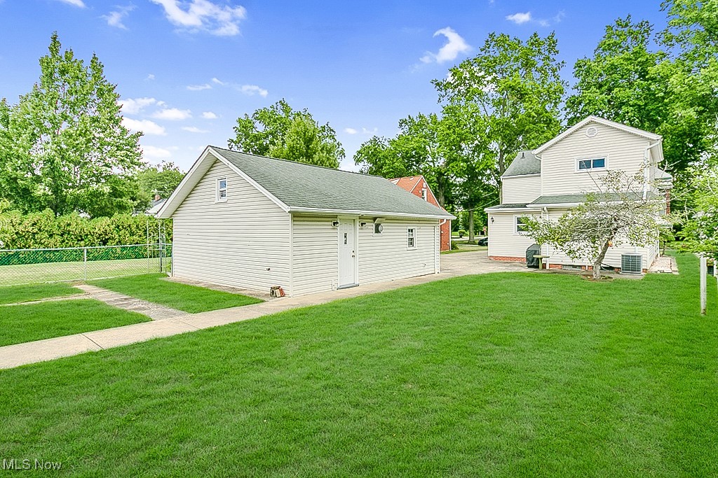 1656 Lyndhurst Road Lyndhurst, OH 44124 - Photo 39 of 39