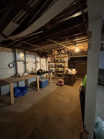 a view of sitting area with furniture