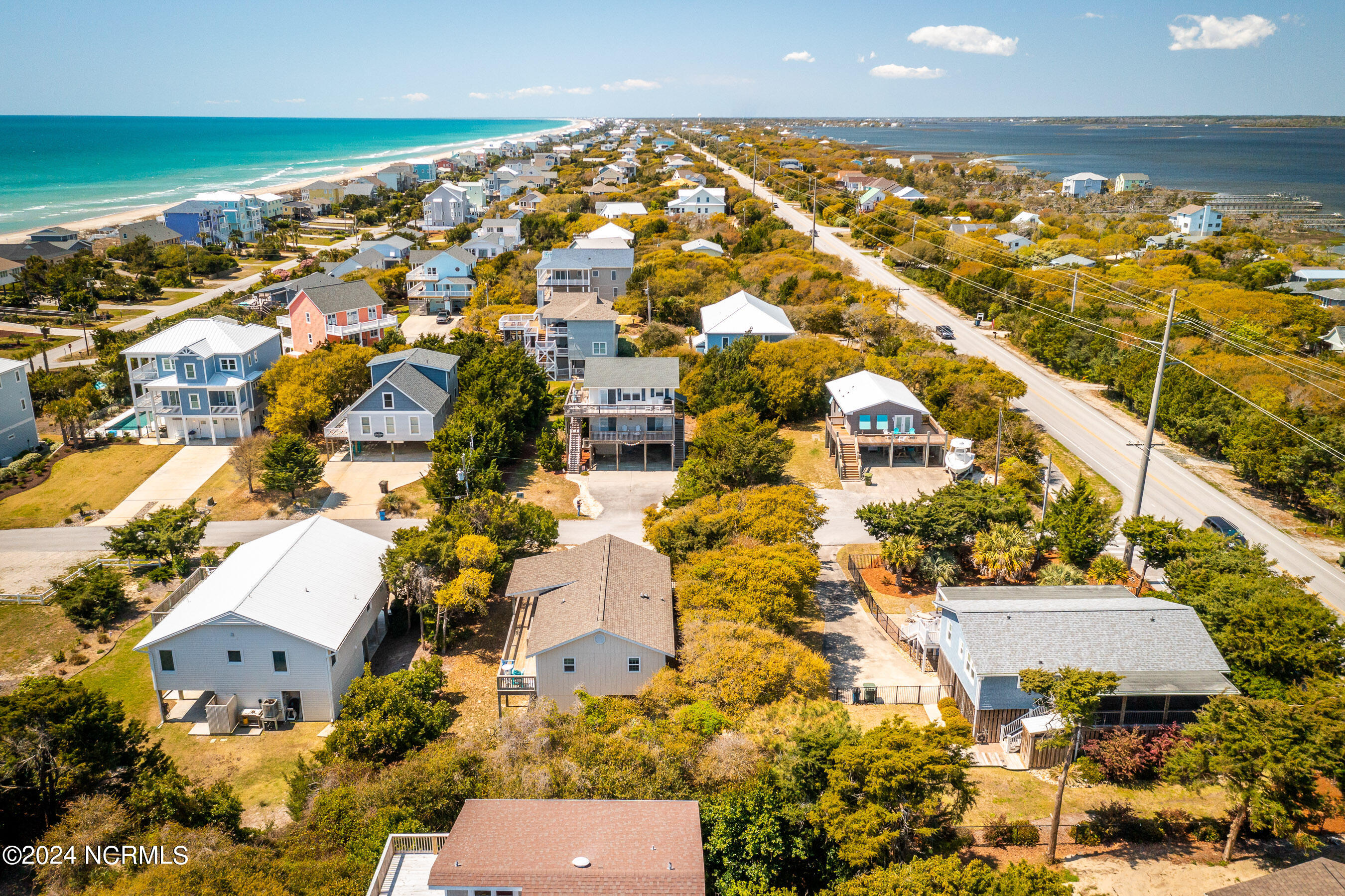 106 Robin Street Emerald Isle, NC 28594 - Photo 33 of 46 20240403 MLS A_Harris 106 Robin St Emera