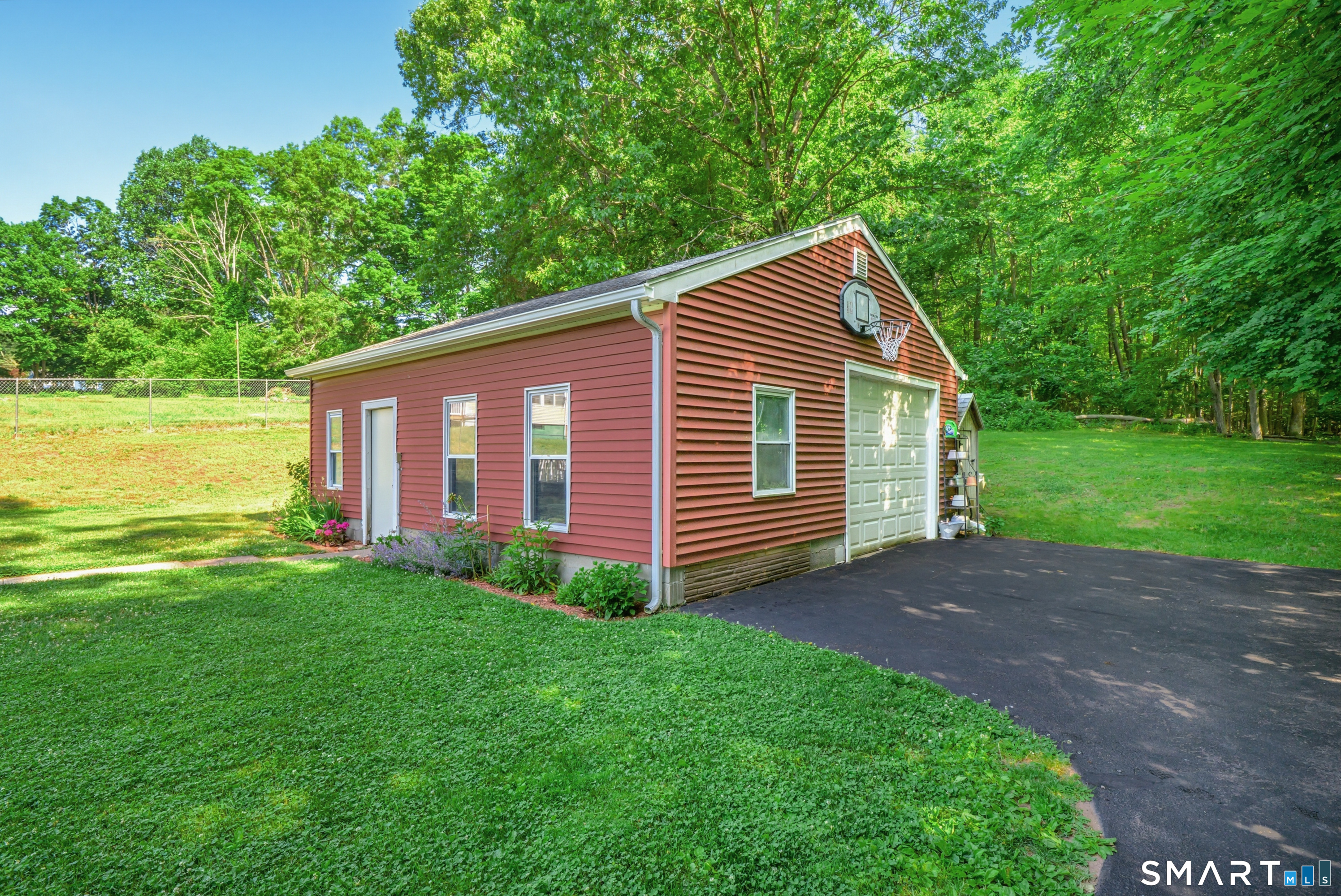 435 West Shepard Avenue Hamden, CT 06514 - Photo 33 of 37