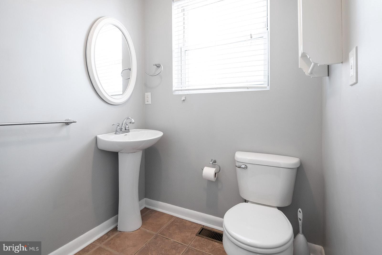 2528 Carpenter Street Philadelphia, PA 19146 - Photo 16 of 35