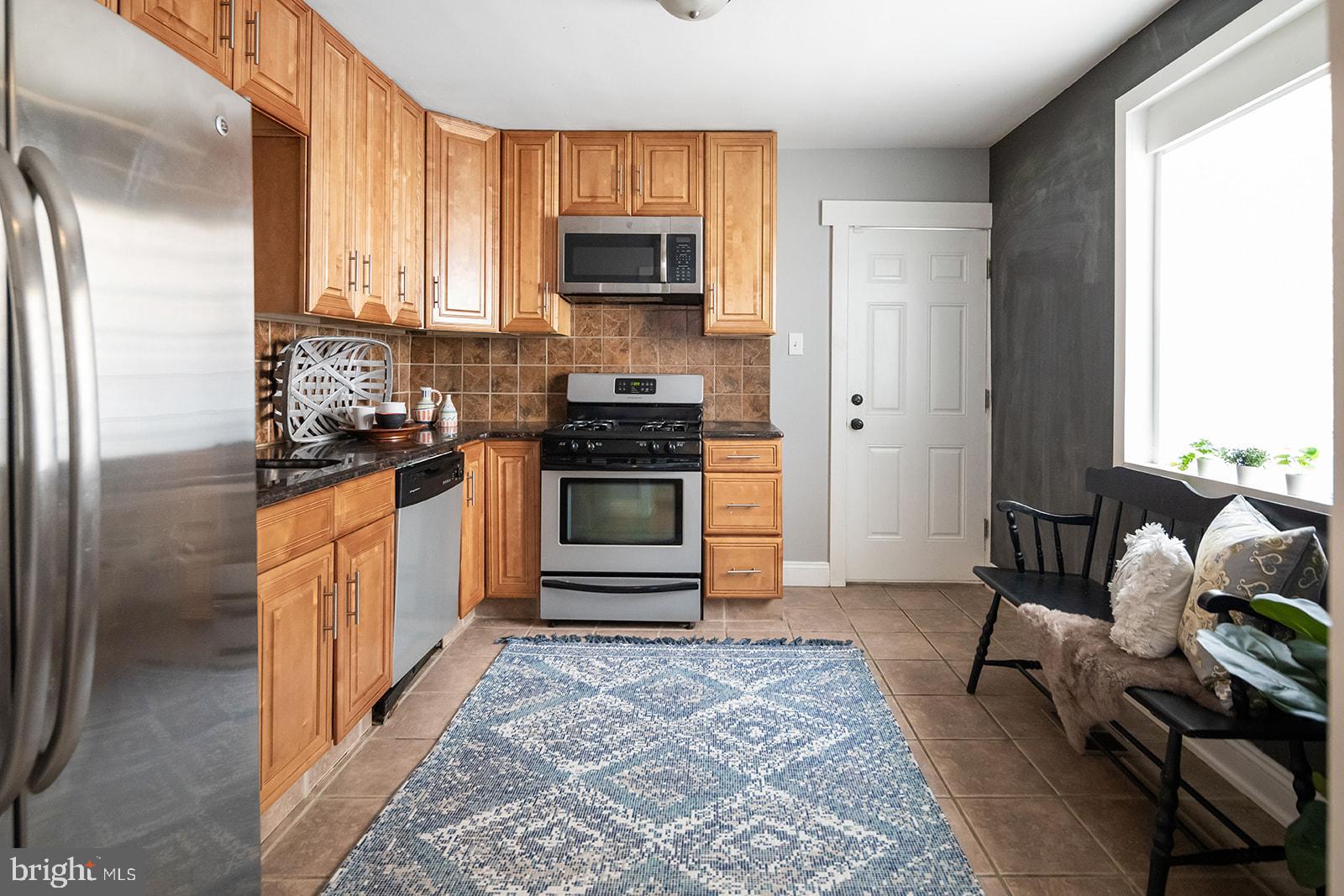 2528 Carpenter Street Philadelphia, PA 19146 - Photo 8 of 35