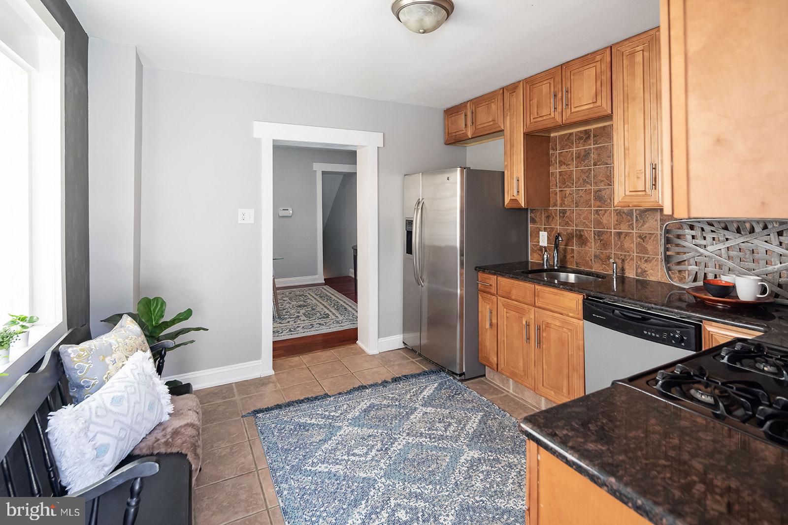 2528 Carpenter Street Philadelphia, PA 19146 - Photo 9 of 35