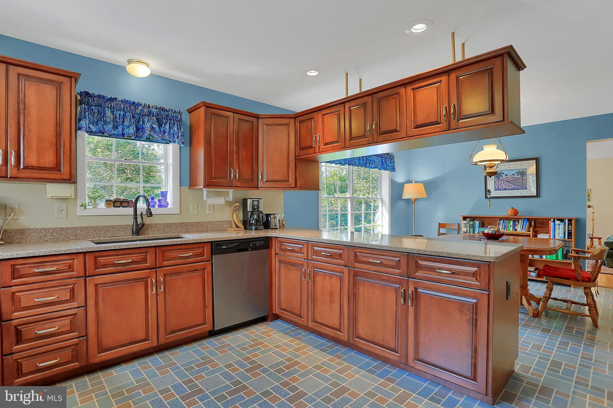 215 Chestnut Hill Road Hanover, PA 17331 - Photo 17 of 61 Quality wood cabinets