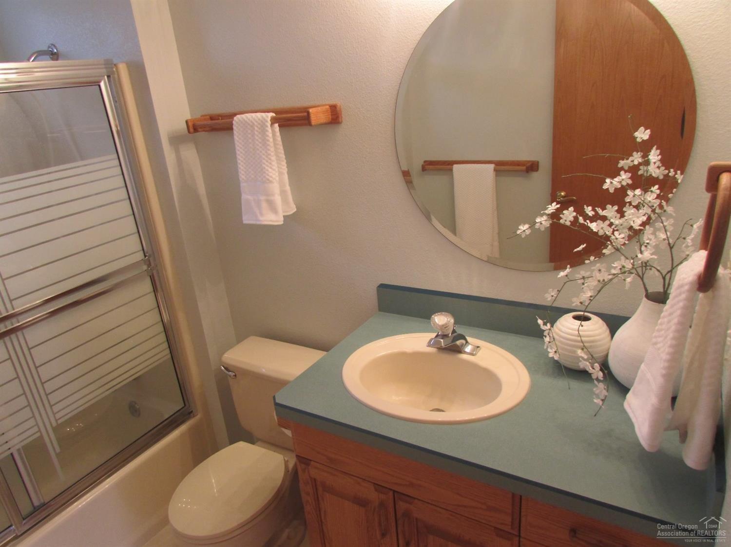 20835 Rorick Drive Bend, OR 97701 - Photo 19 of 25 Downstairs bath has a bath/shower combo