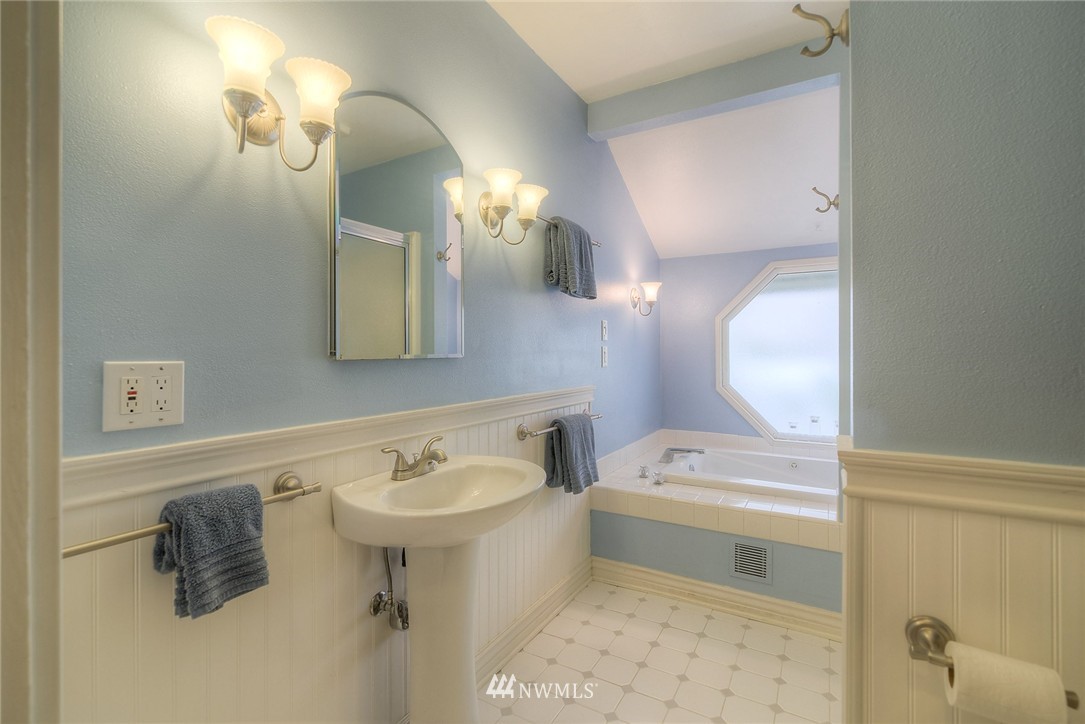 3538 Pine Road Northeast Bremerton, WA 98310 - Photo 15 of 25 Gallery Image 15